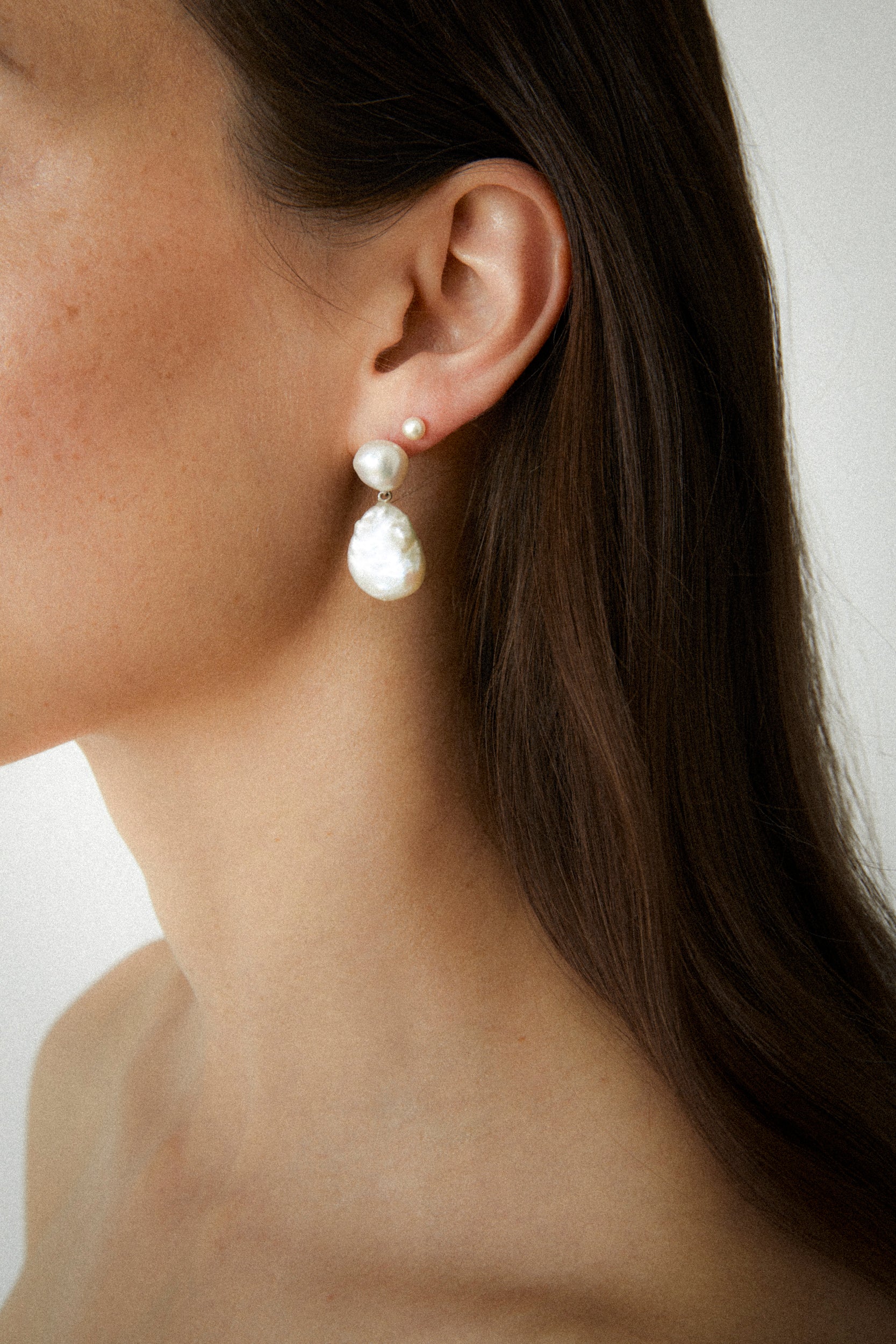 Lola Earrings White