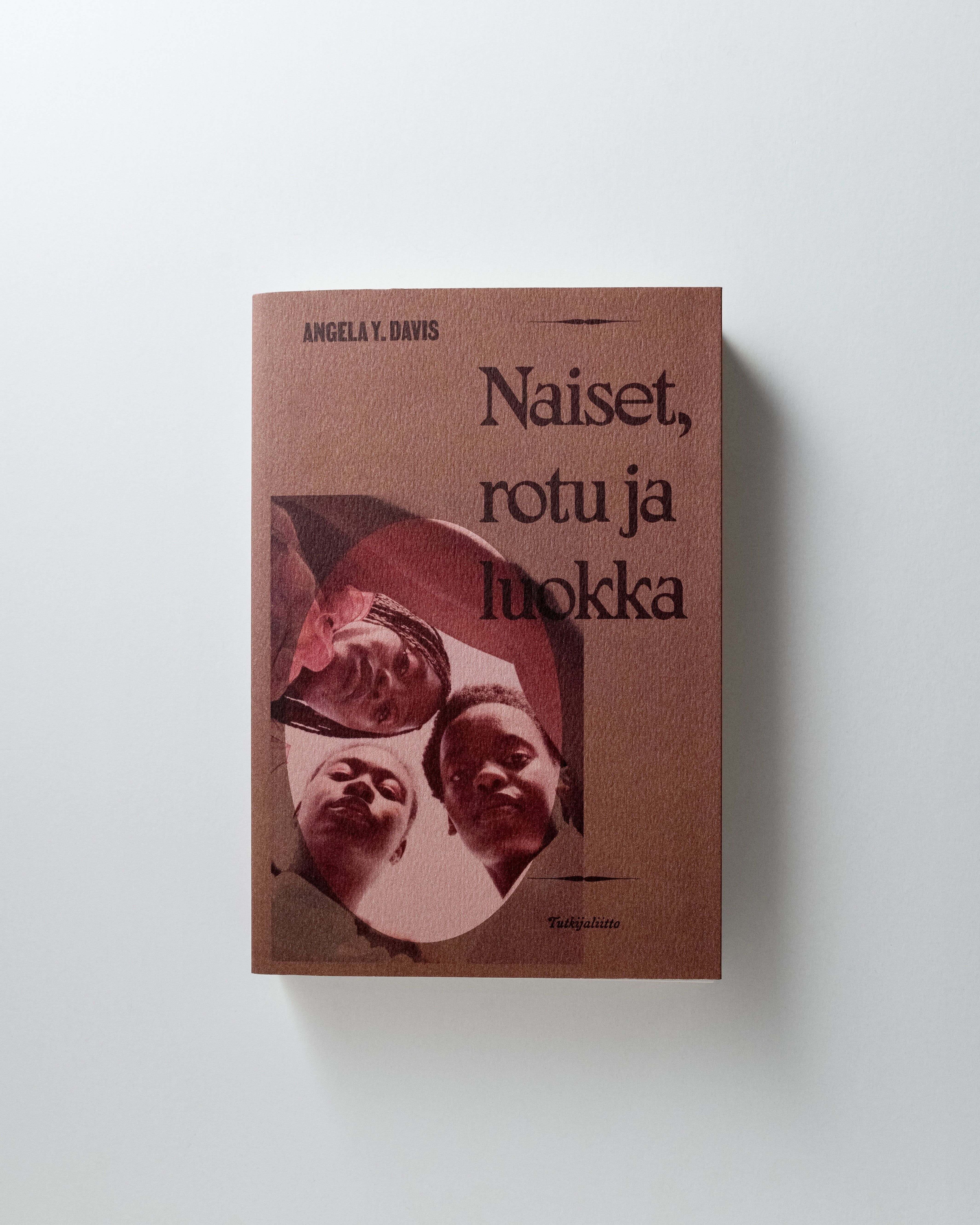 Book: Naiset, rotu ja luokka (in Finnish)