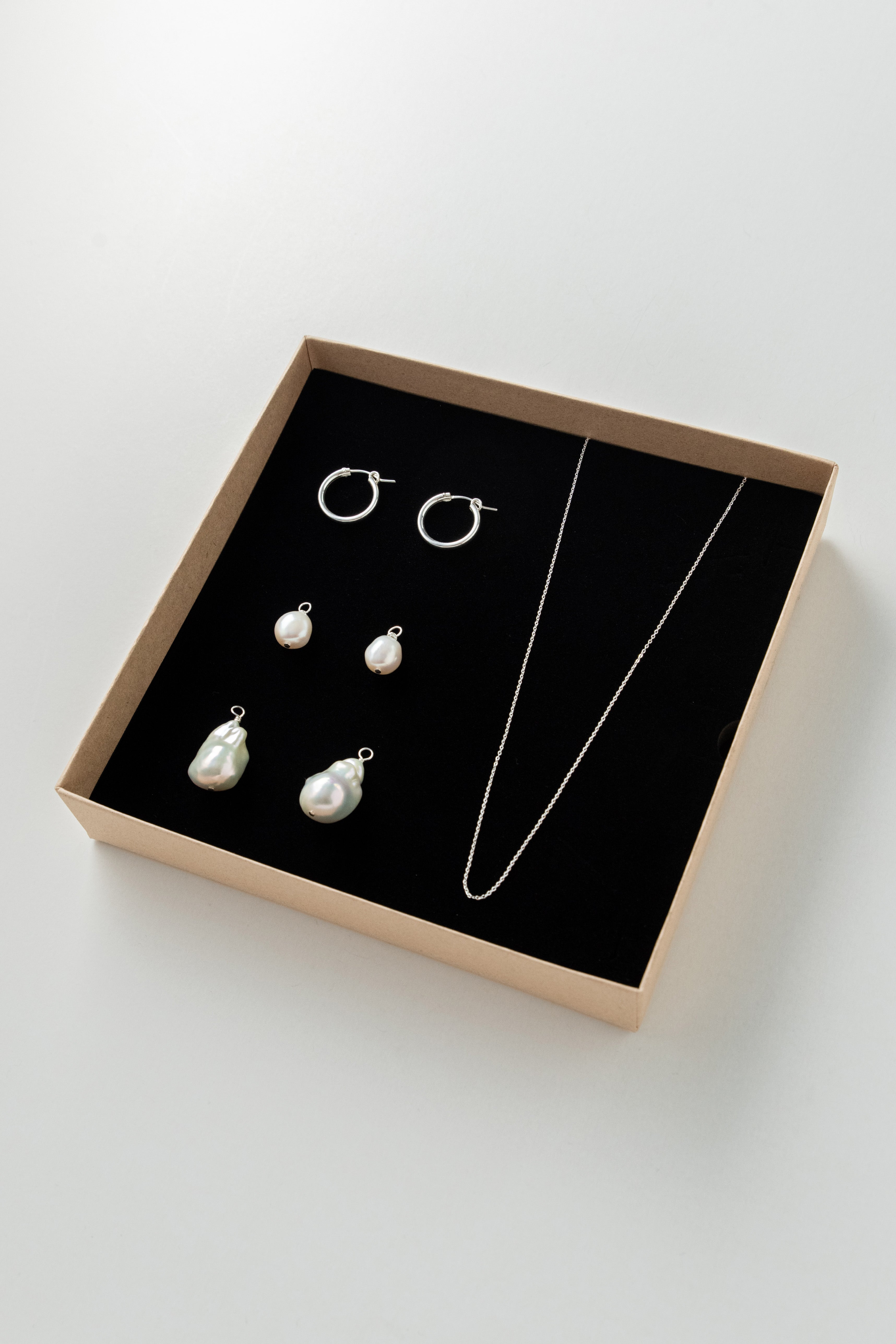 Aida Capsule Jewellery Box