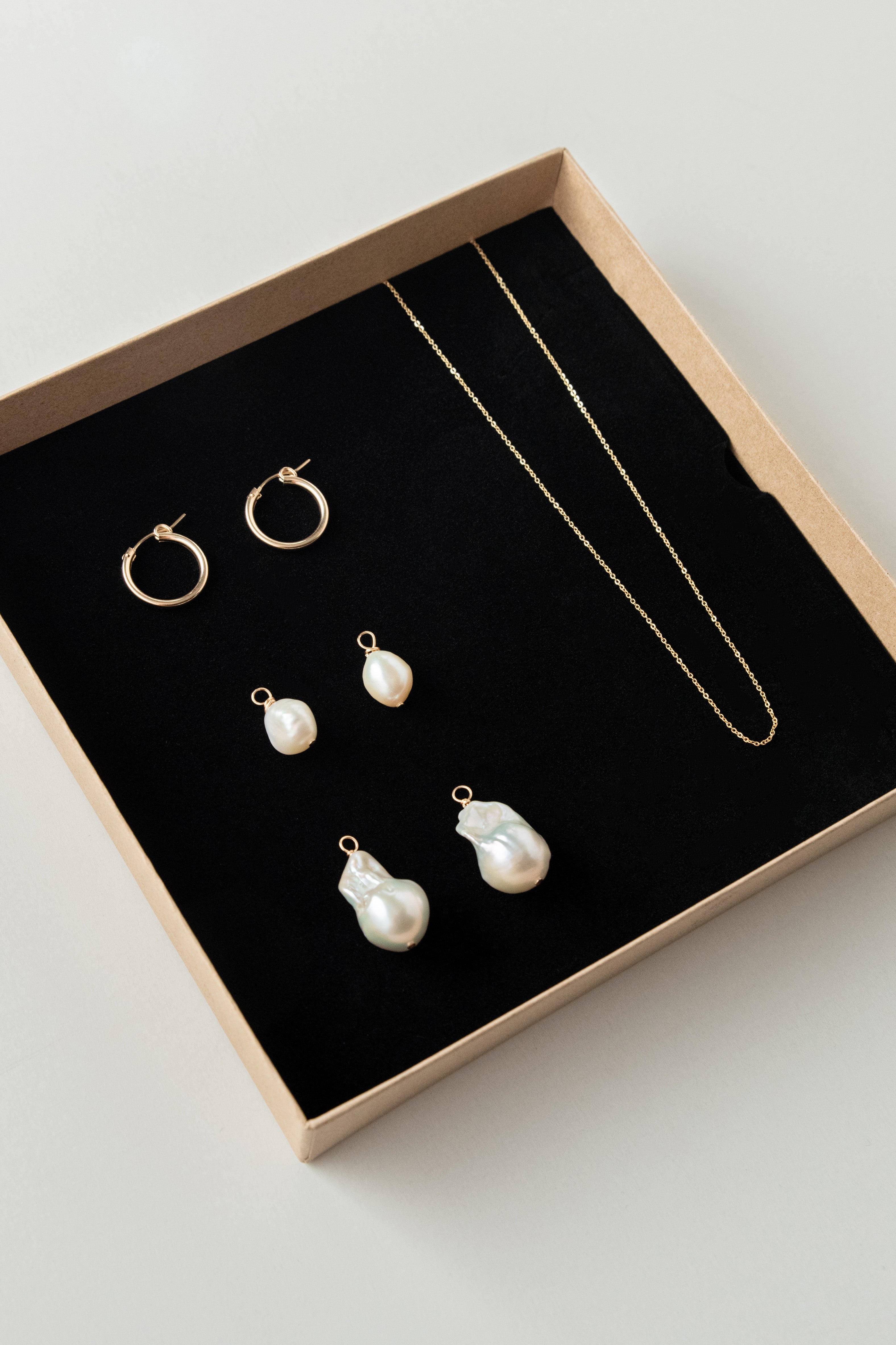 Aida Capsule Jewellery Box