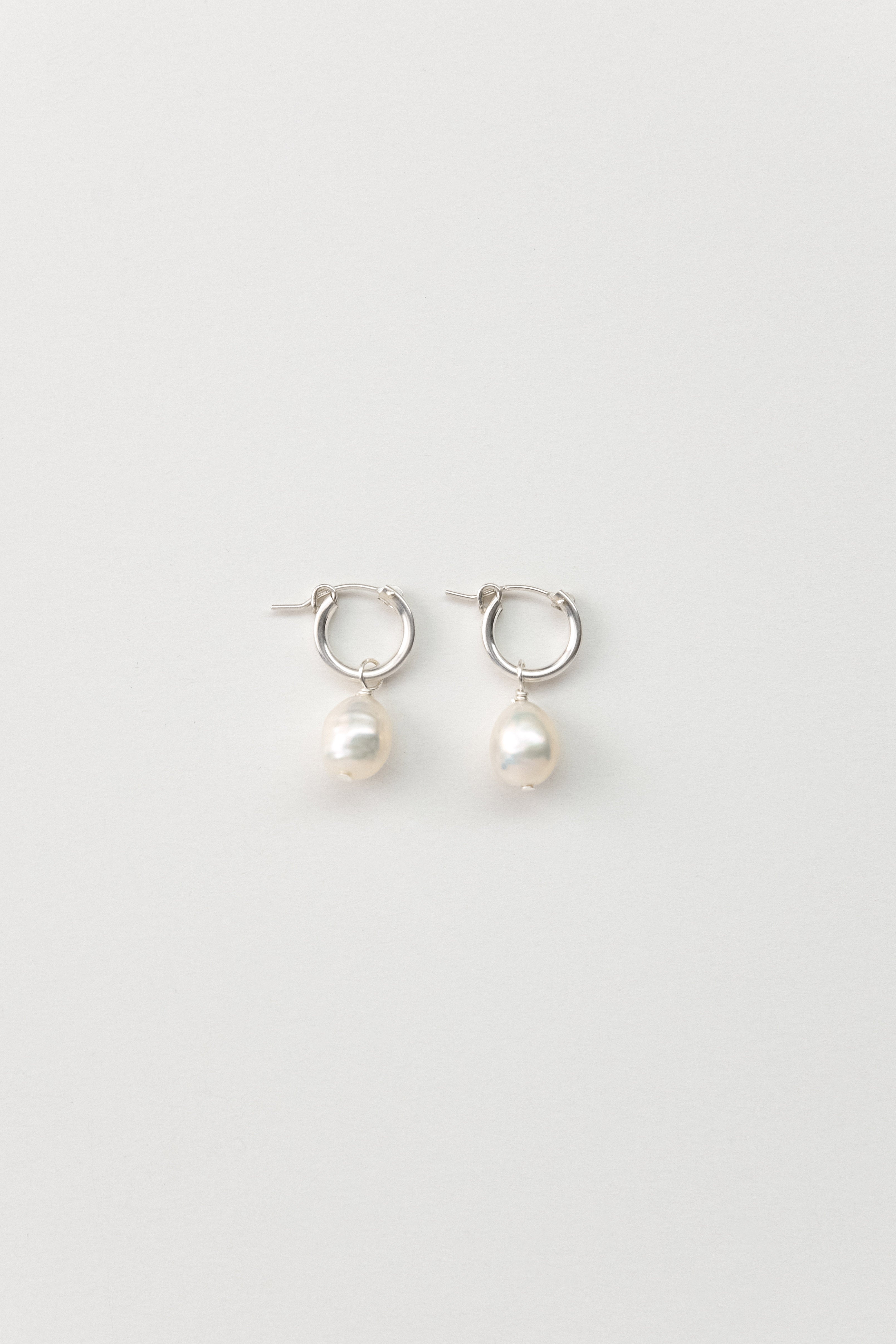 Darya Earrings White