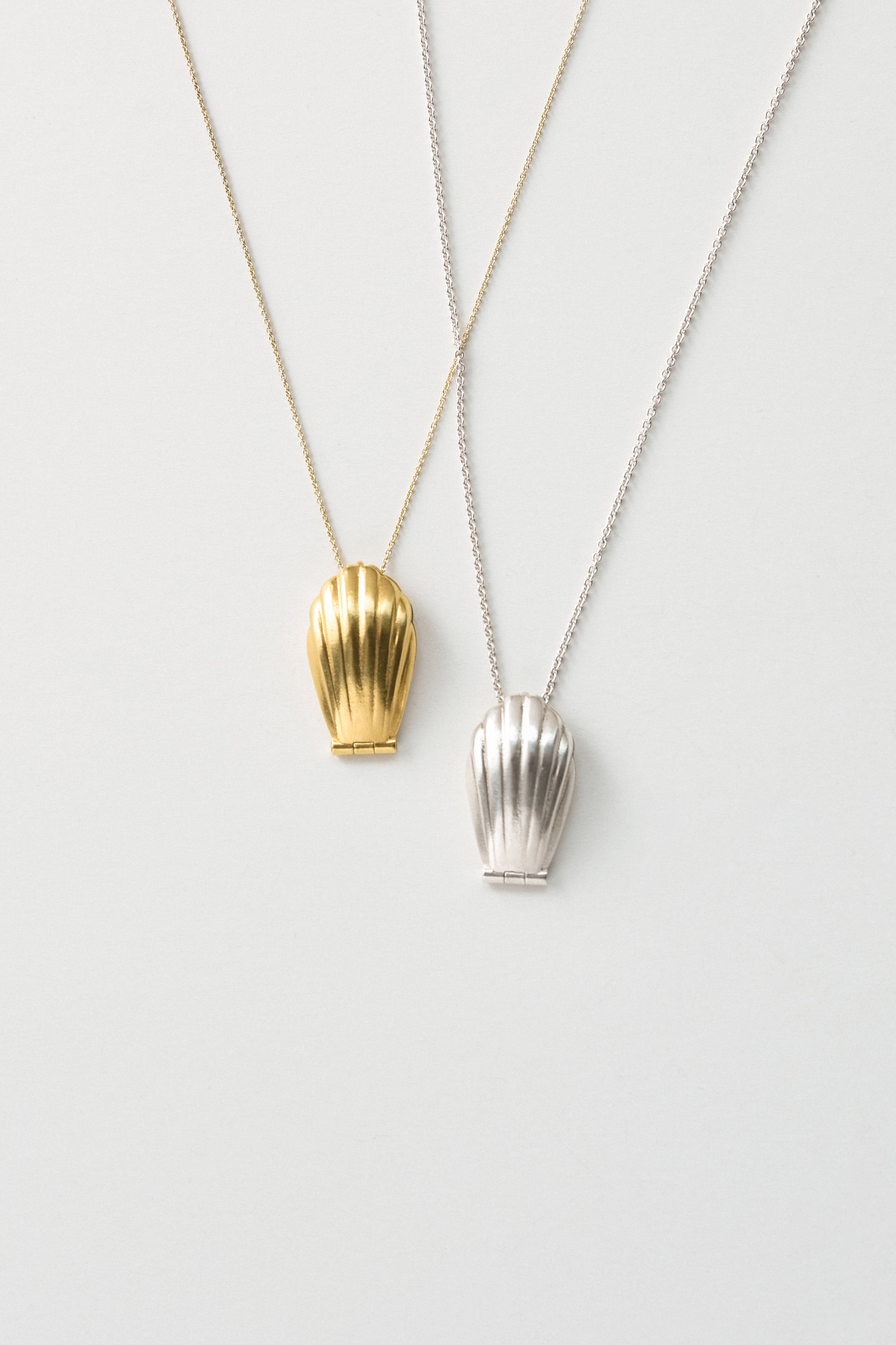 Madeleine Photo Locket Gold