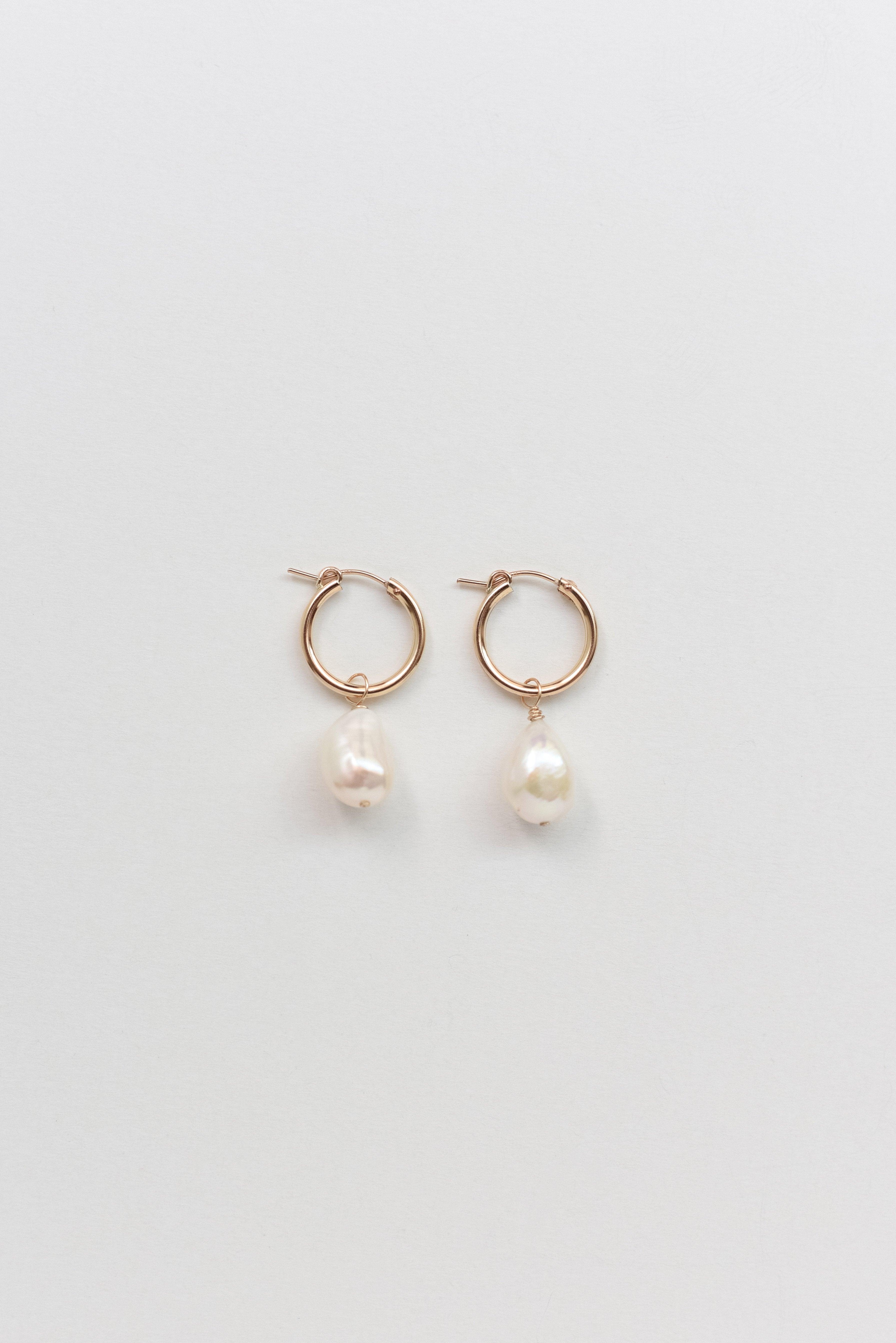 Darya Earrings White