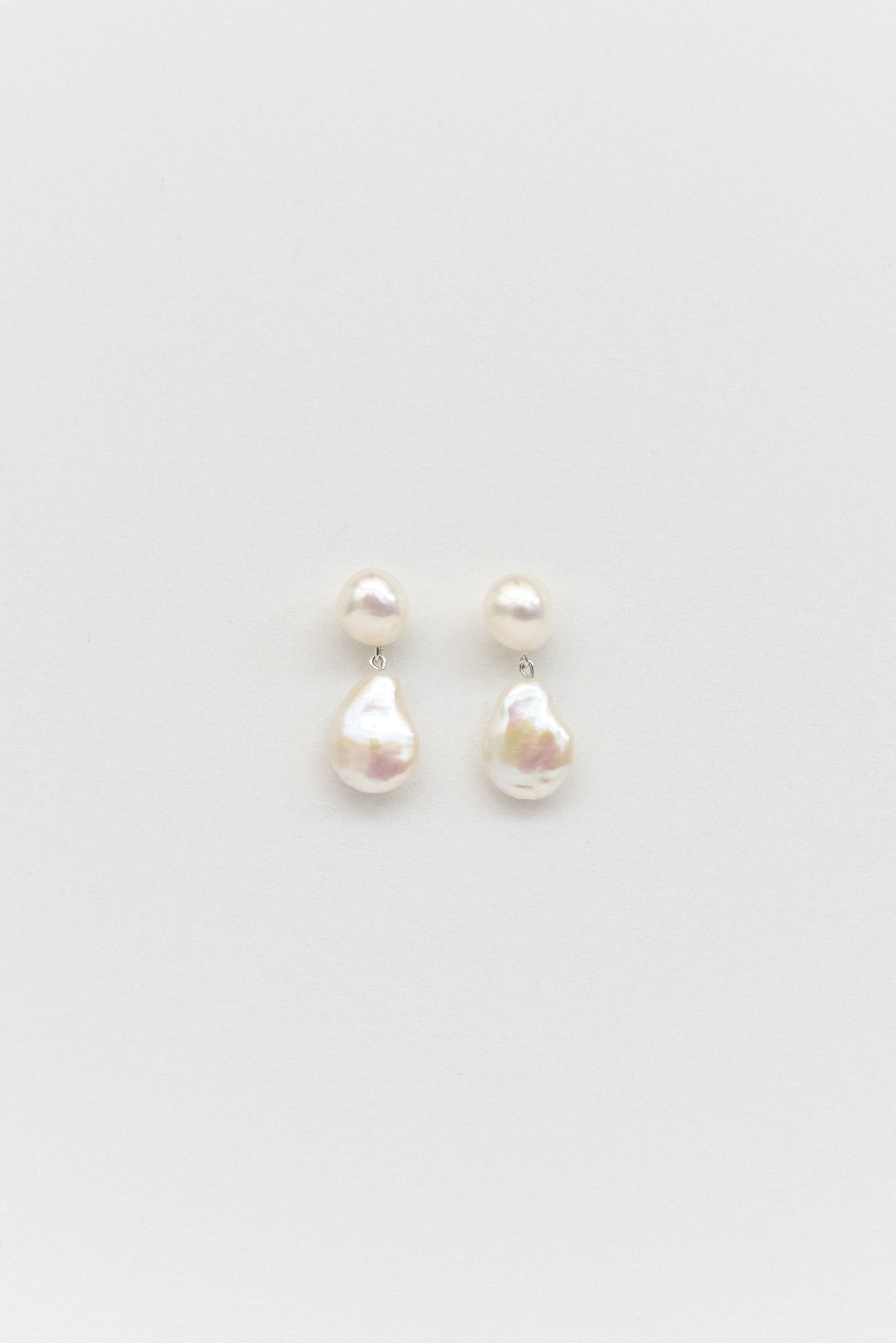 Lola Earrings White