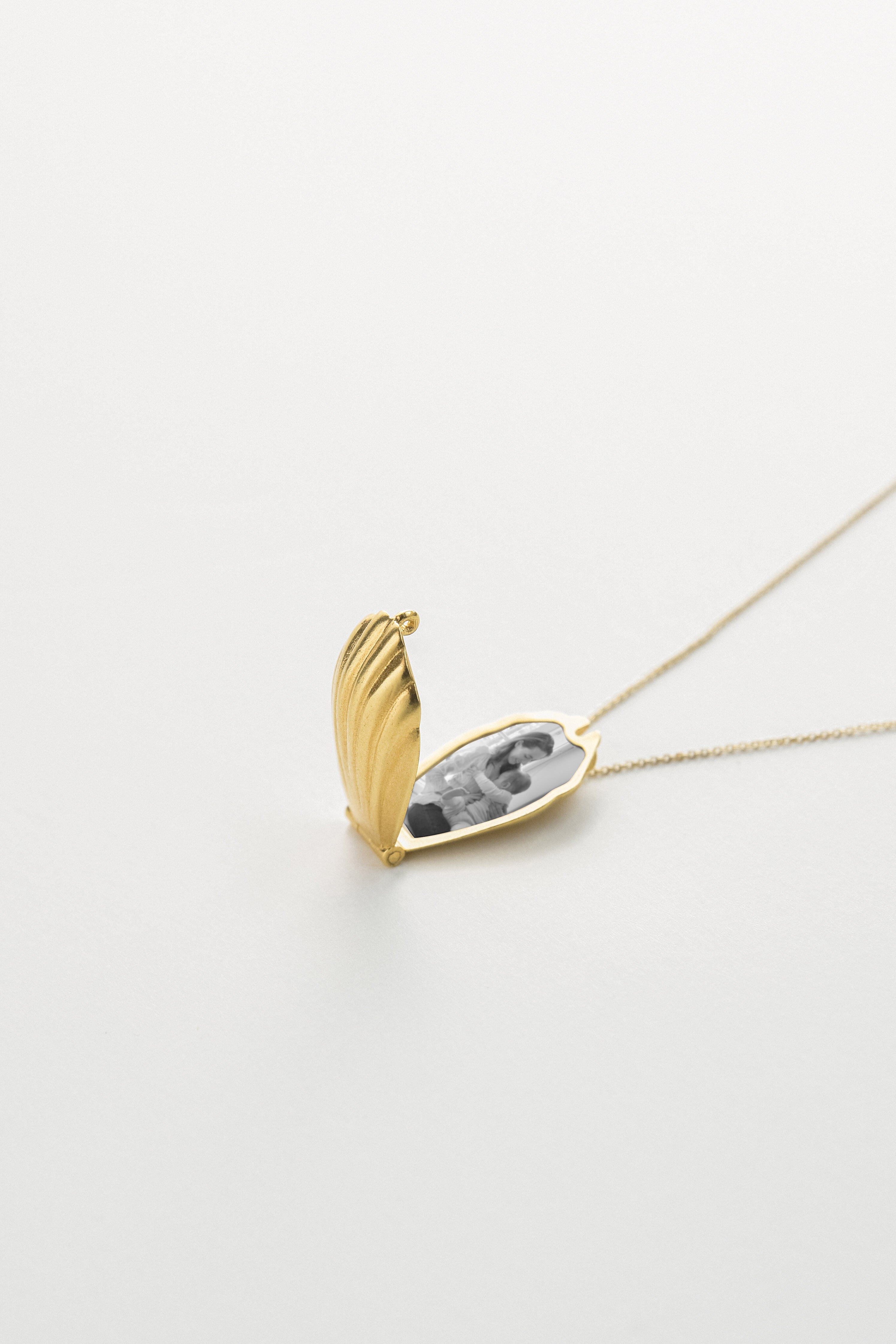 Madeleine Photo Locket Silver