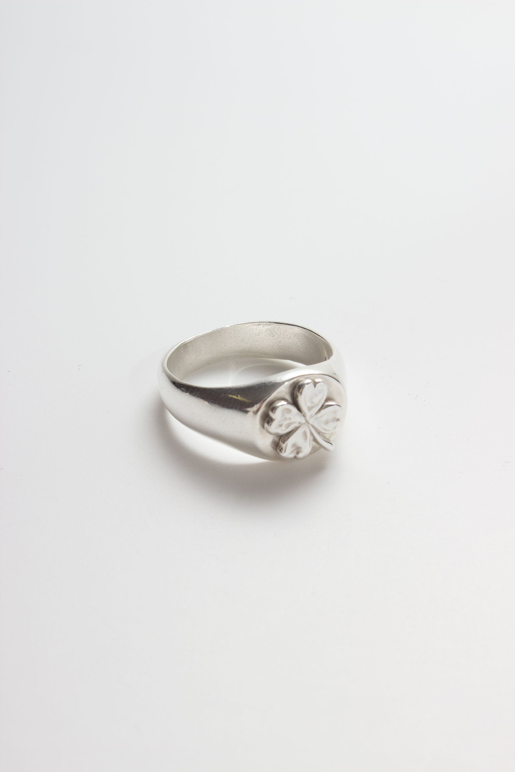 Aida Signet Ring with Lucky Clover