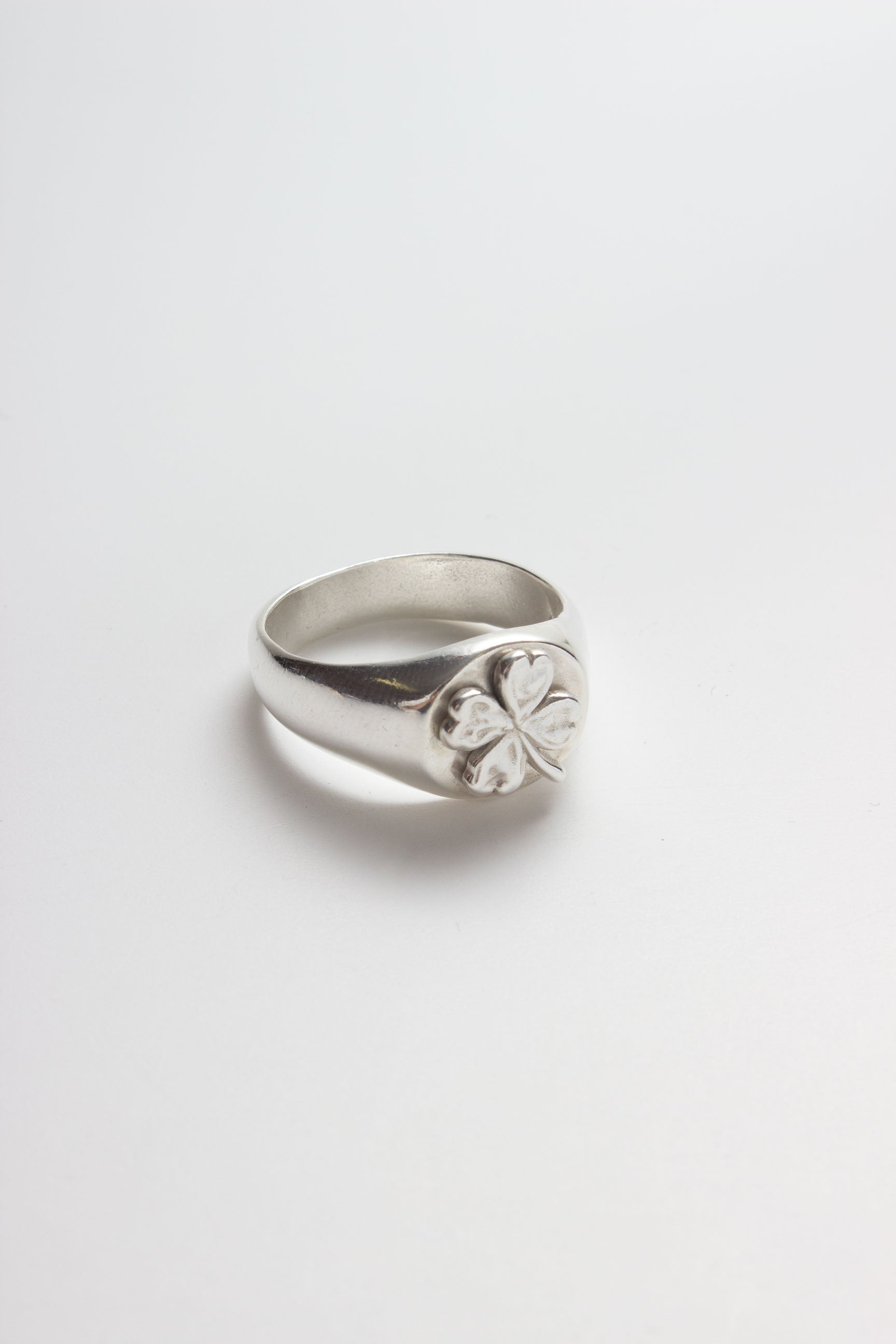 Aida Signet Ring with Lucky Clover
