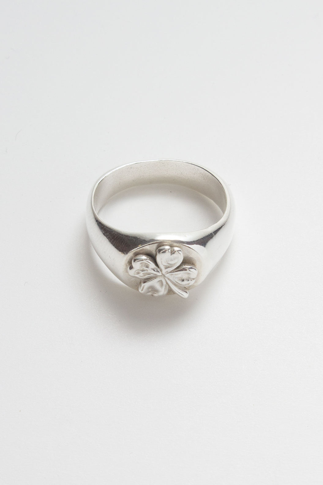 Aida Signet Ring with Lucky Clover