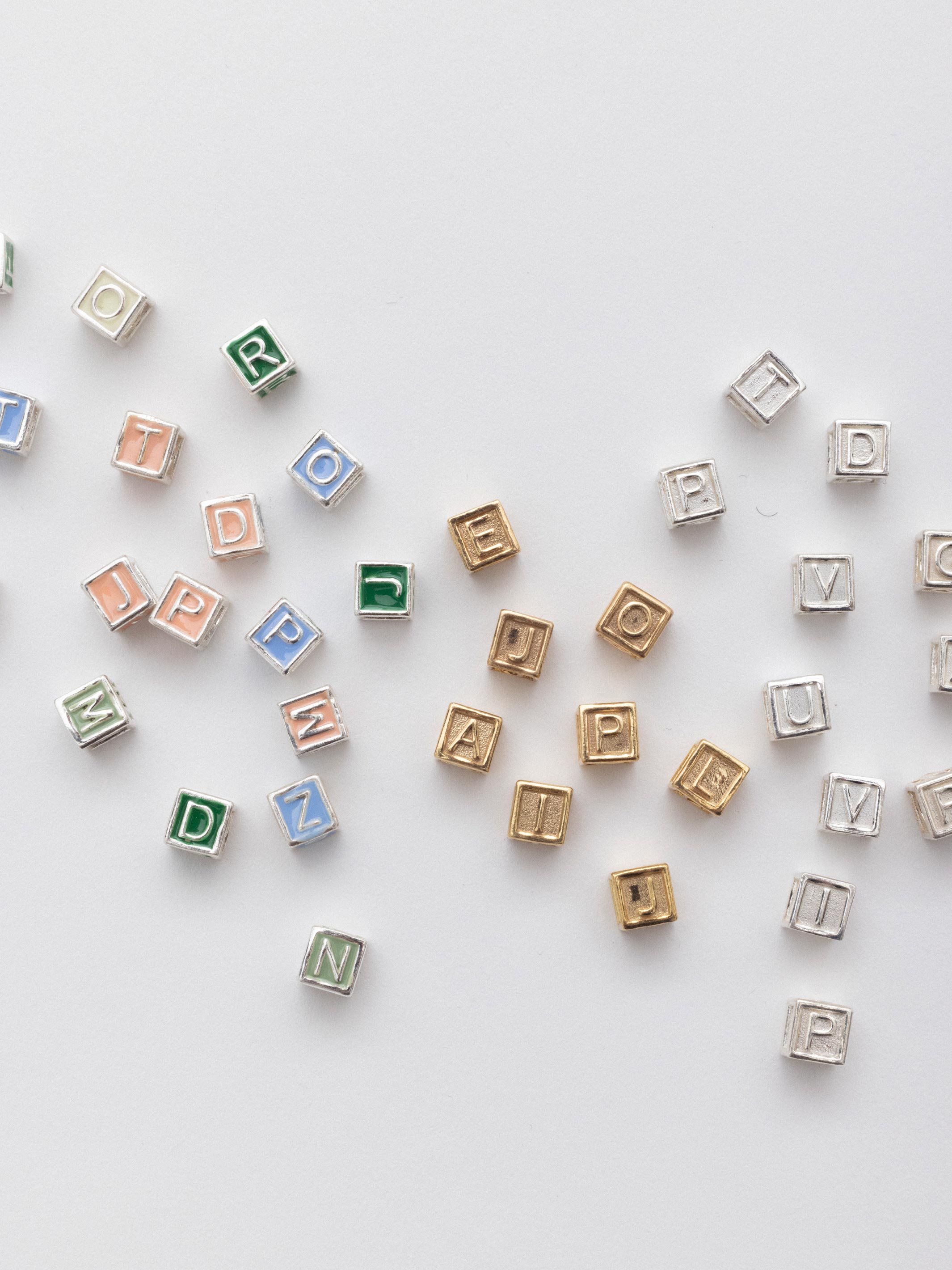 aida impact letter peal necklace gold silver