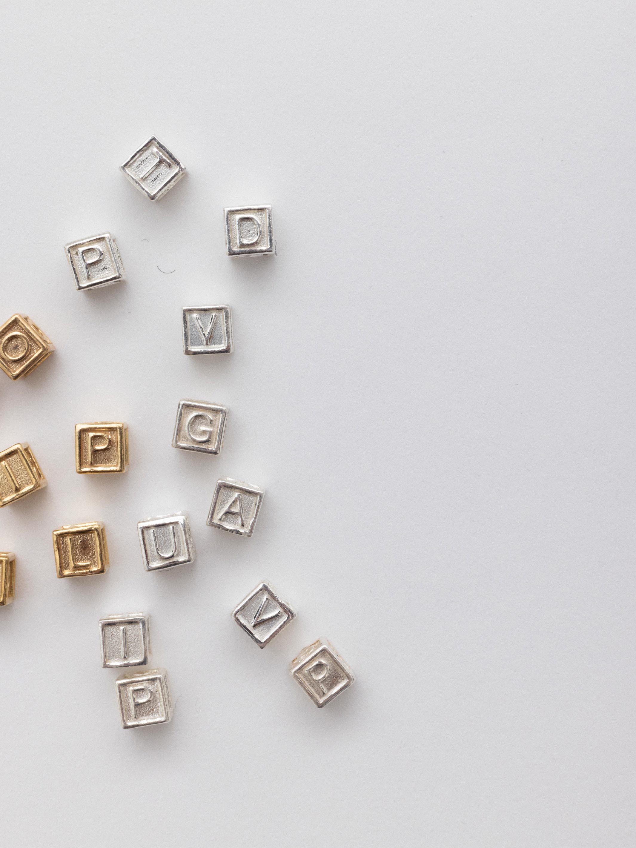 aida impact letter peal necklace gold silver