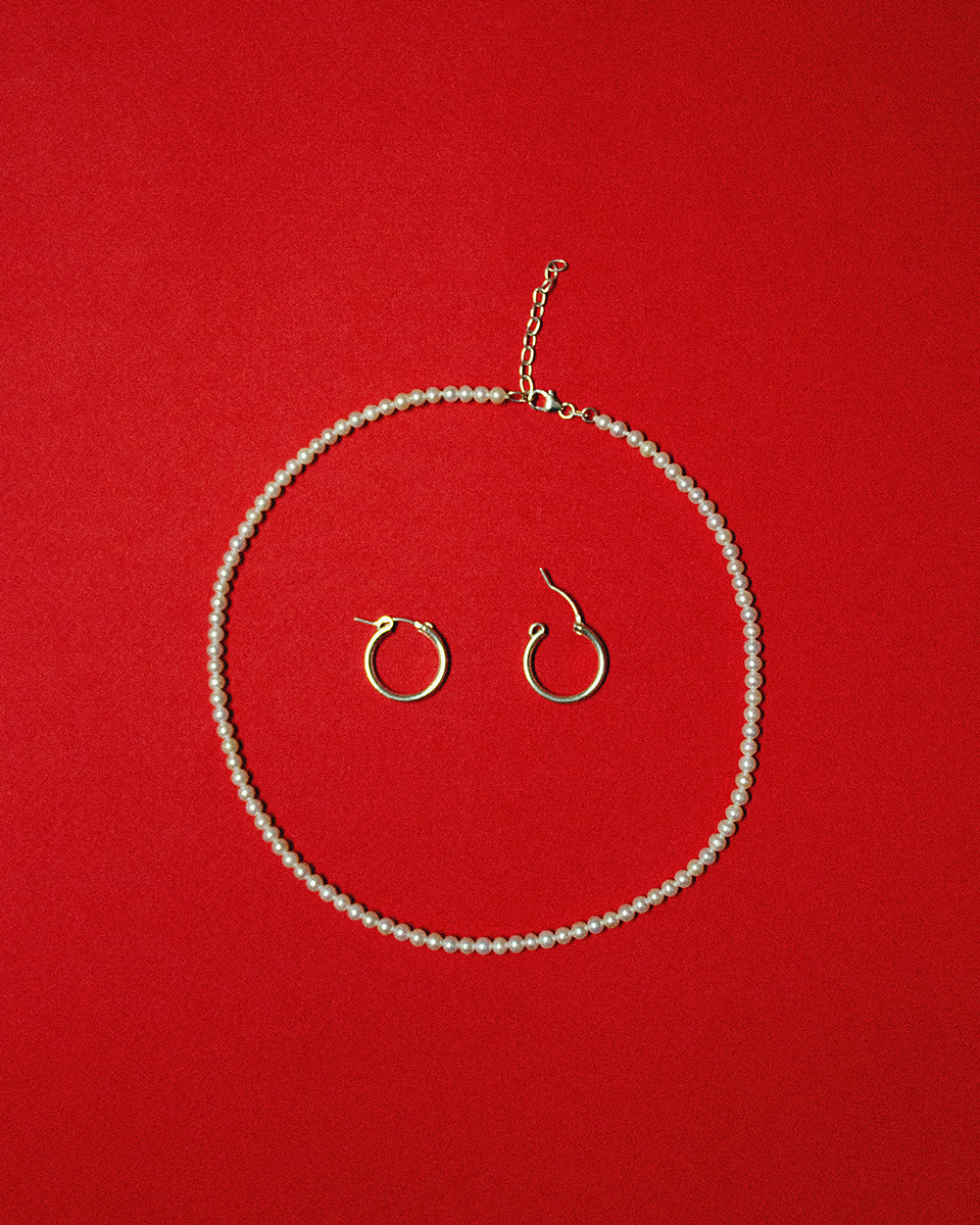 Gift set of Classic Mini Pearl Necklace and Darya Hoops