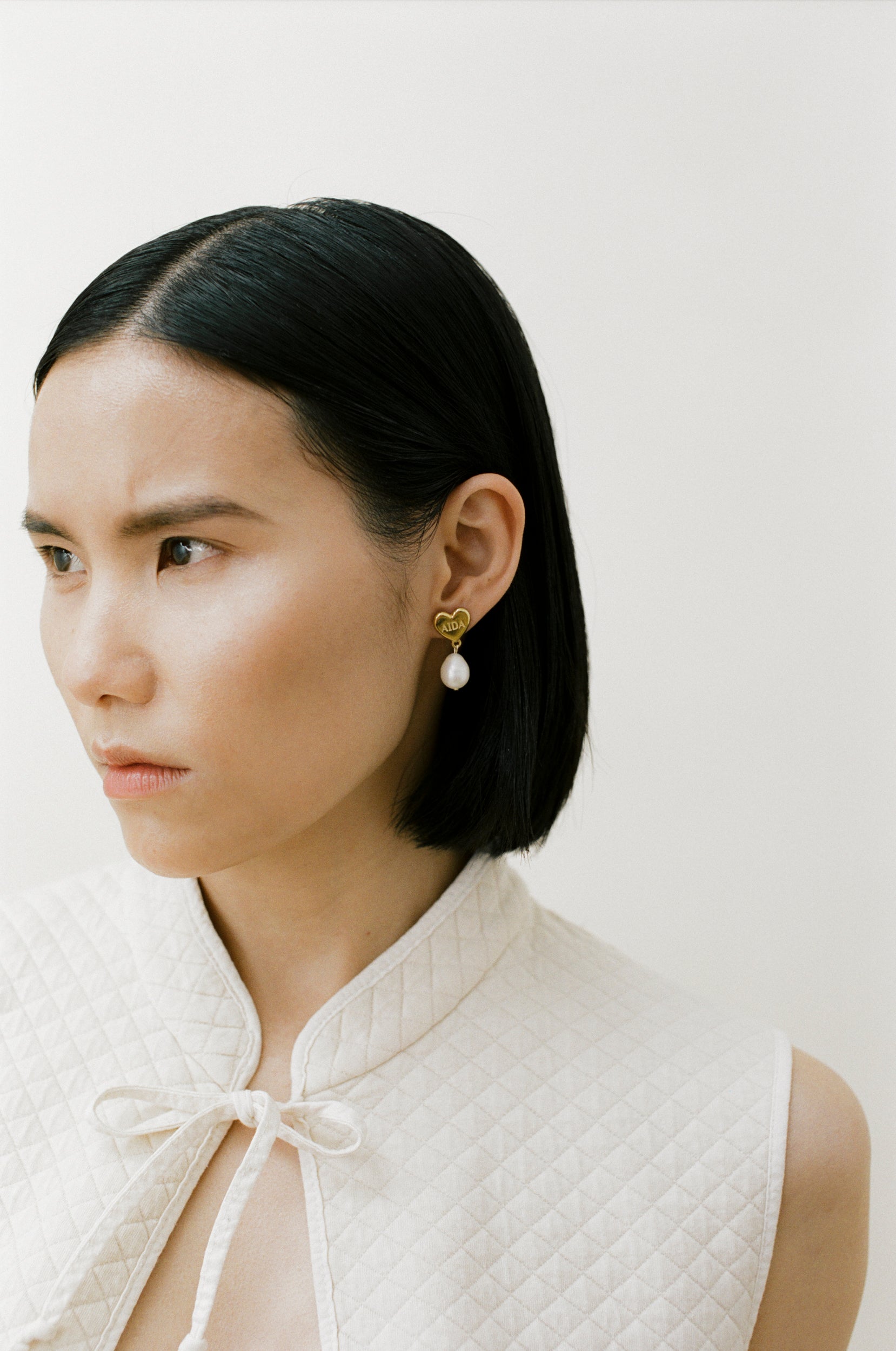 aida impact heart pearl drop earrings gold