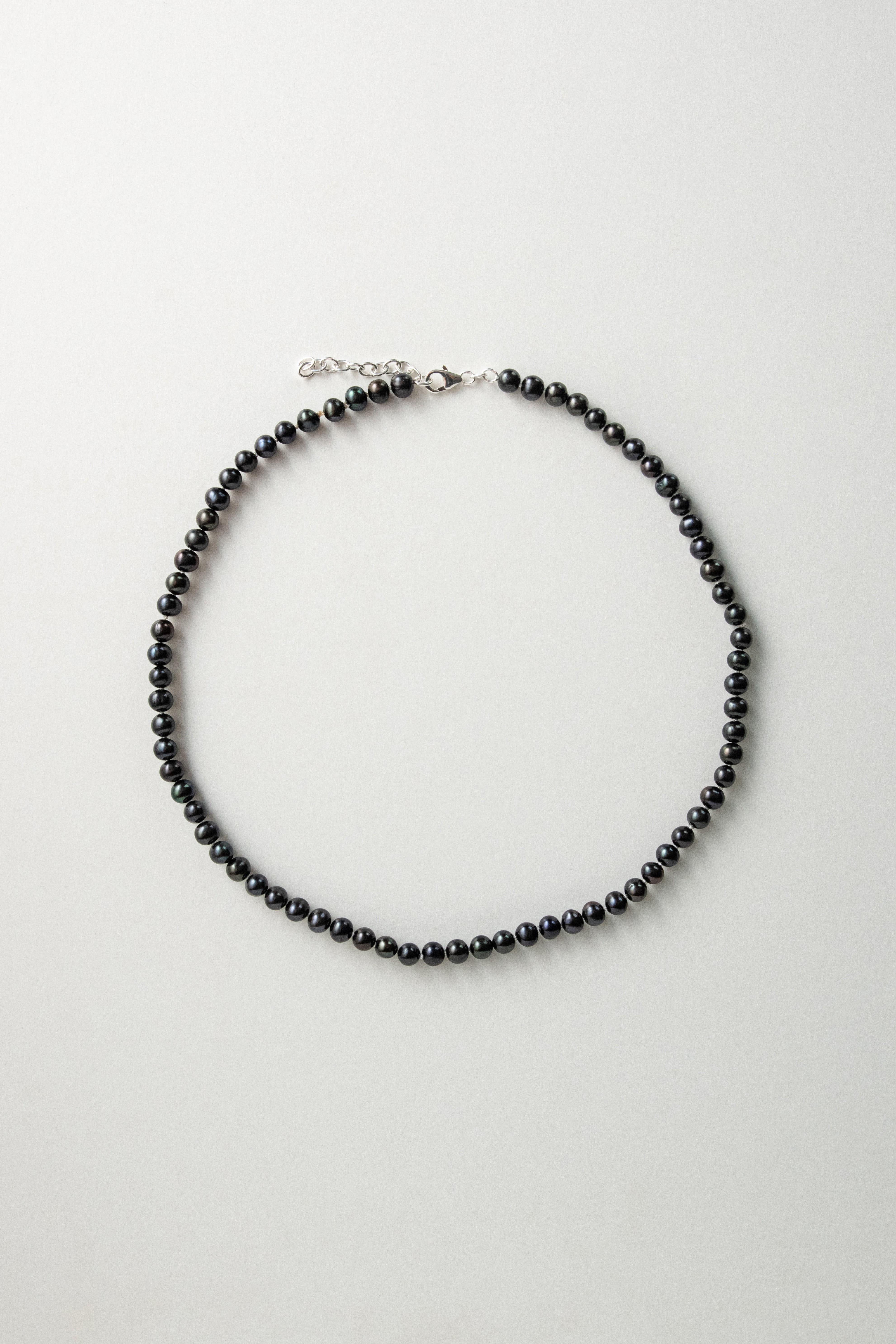 Classic Aida Mini Pearl Necklace (dark pearls)