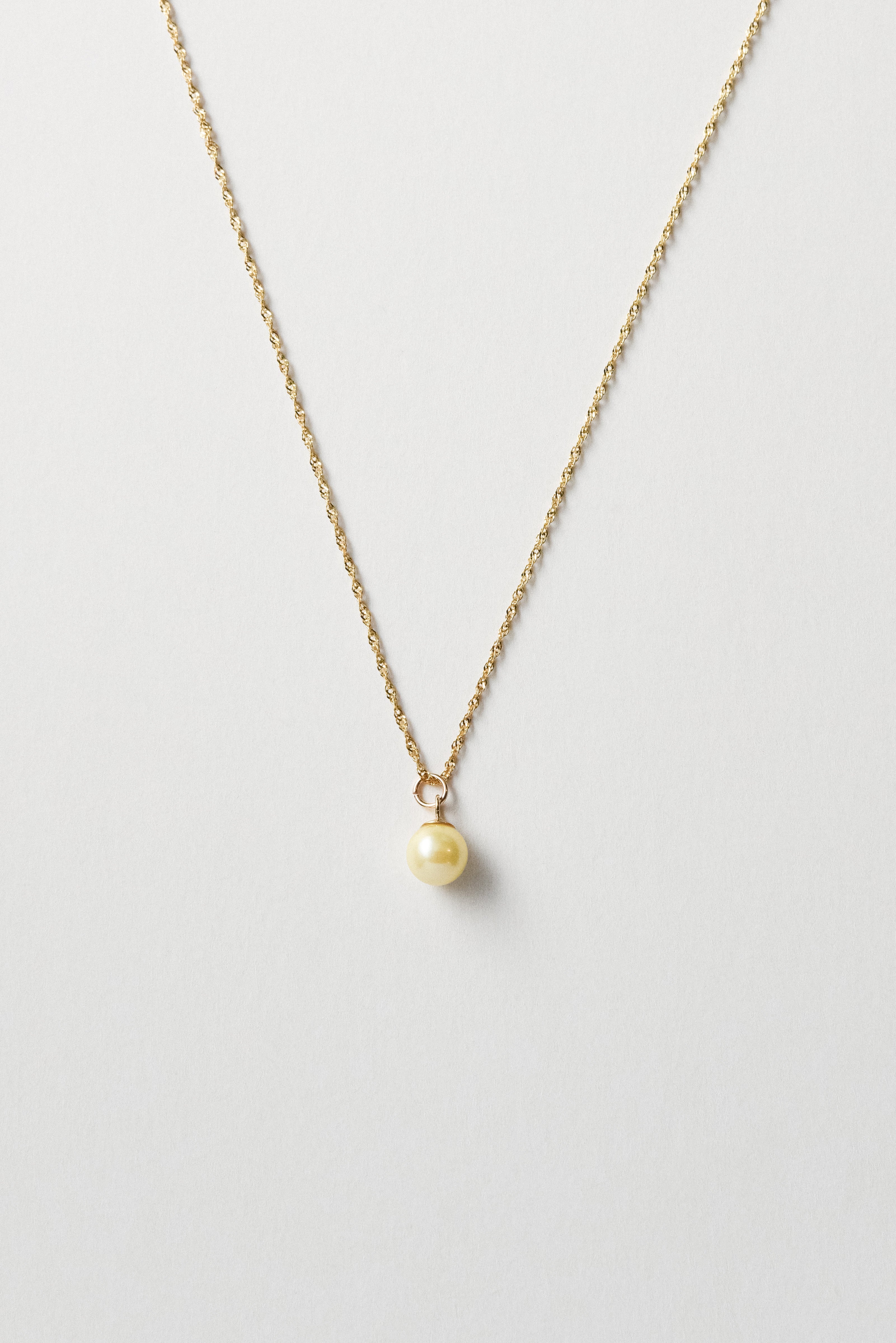 Akoya Pearl necklace 9k Gold