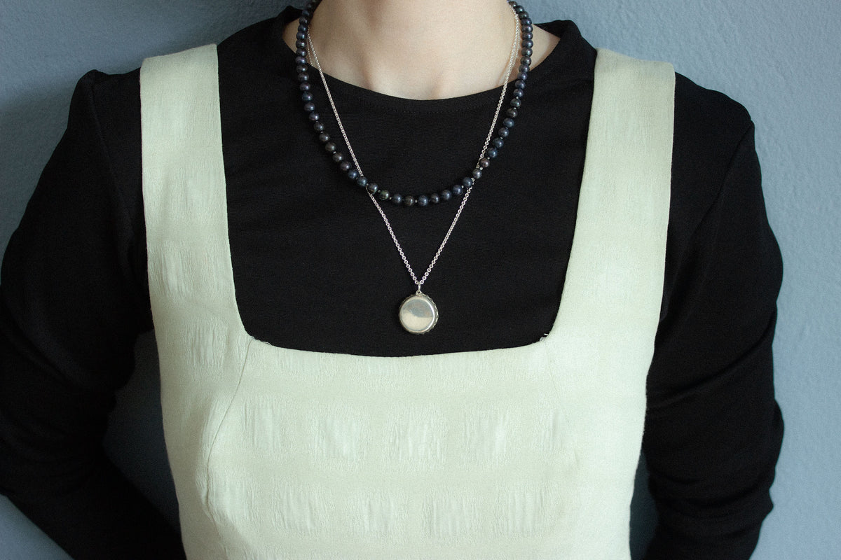 Archive Sale Necklace 07 (dark round classic pearls)
