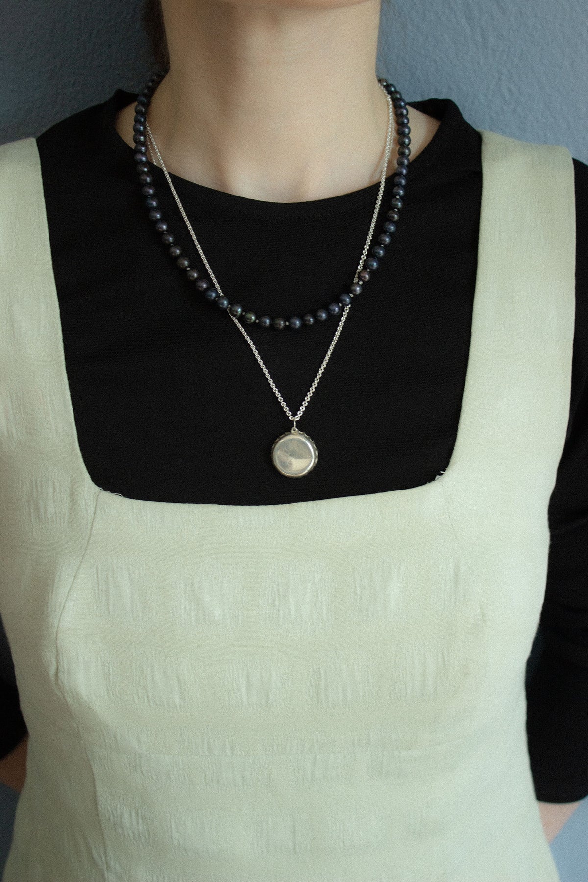 Archive Sale Necklace 07 (dark round classic pearls)