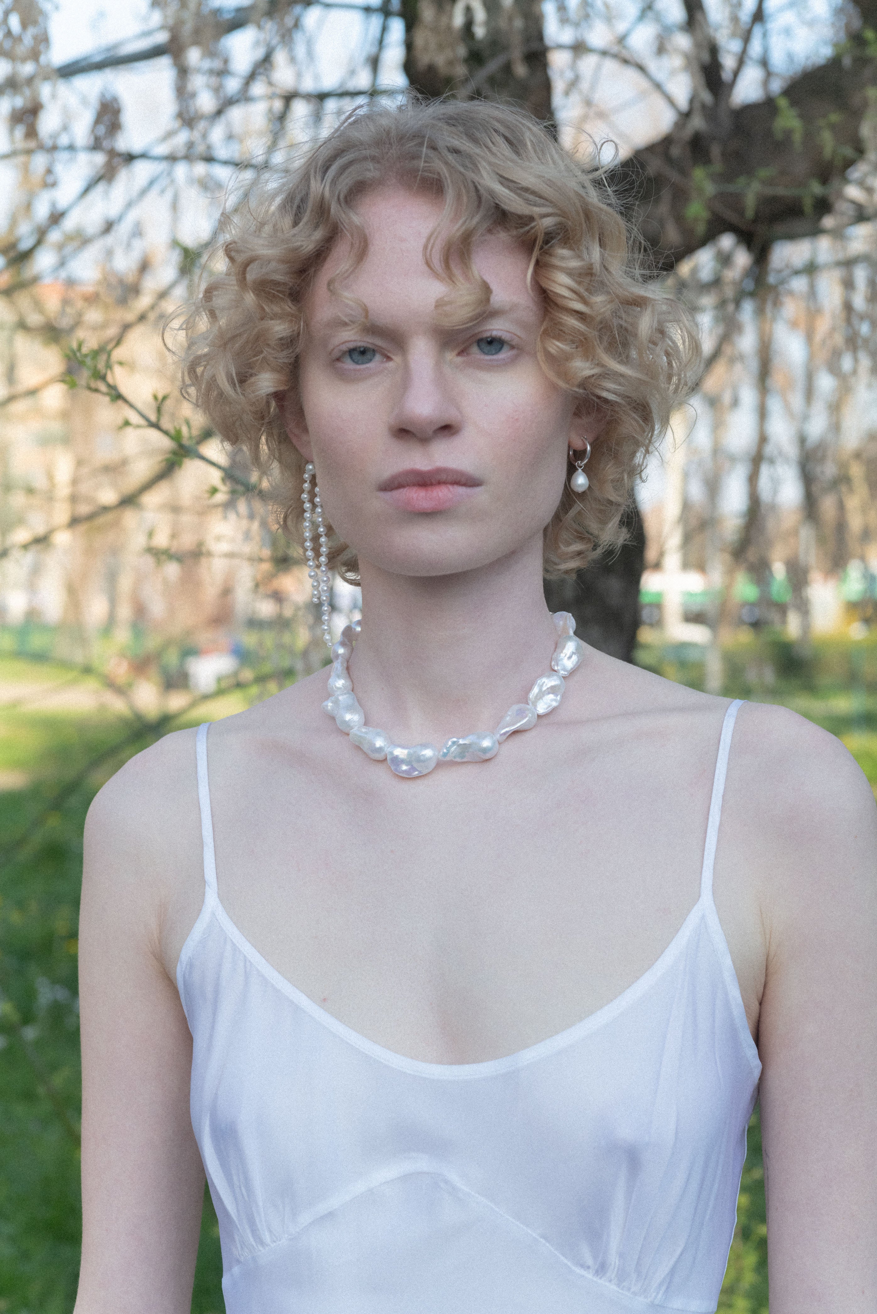 Darya Earrings White