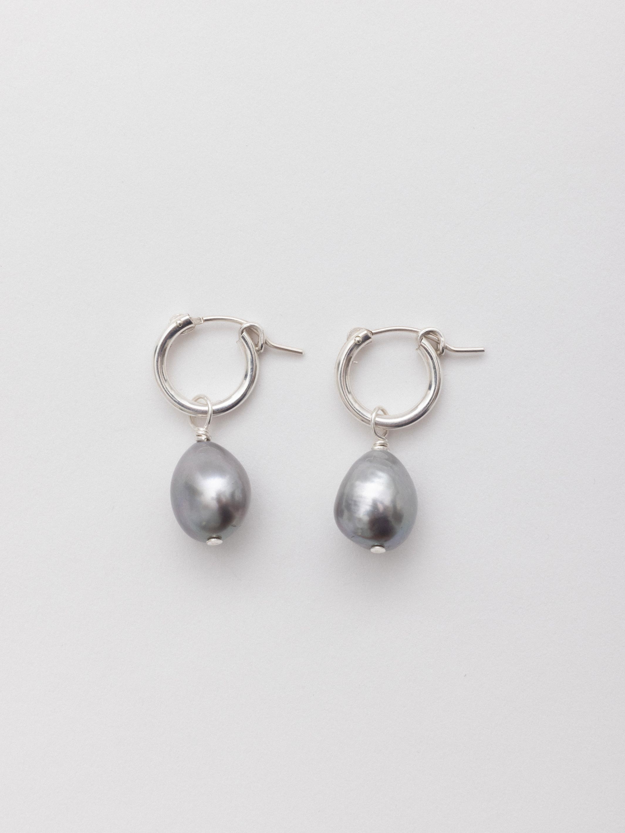 aida impact darya pearl drop earrings silver dusty blue